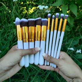 Valkoinen meikkisivellinsetti