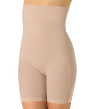 vahvasti muotoileva alusasu