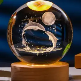 Kala ja Rakkaus - 3D Aurinkokunnan Kristallipallo Yölamppu LED-puujalustalla