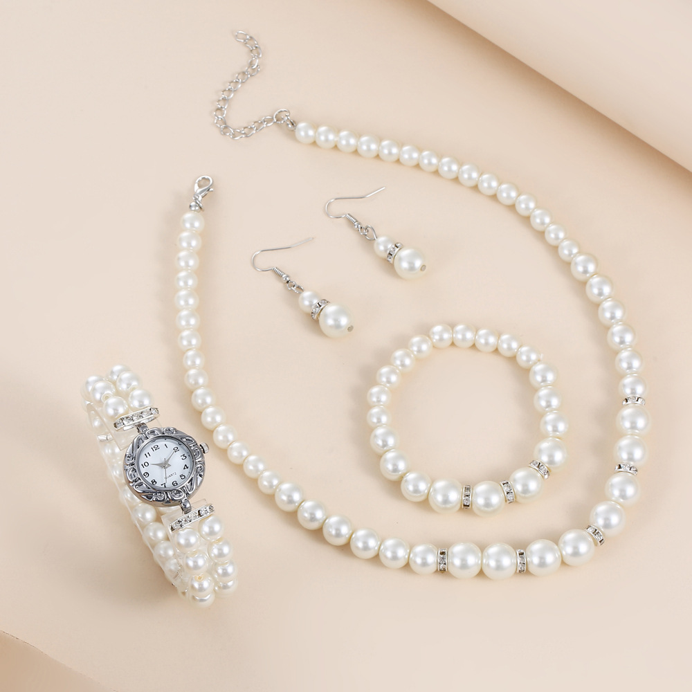 timanttiset naisten kellot