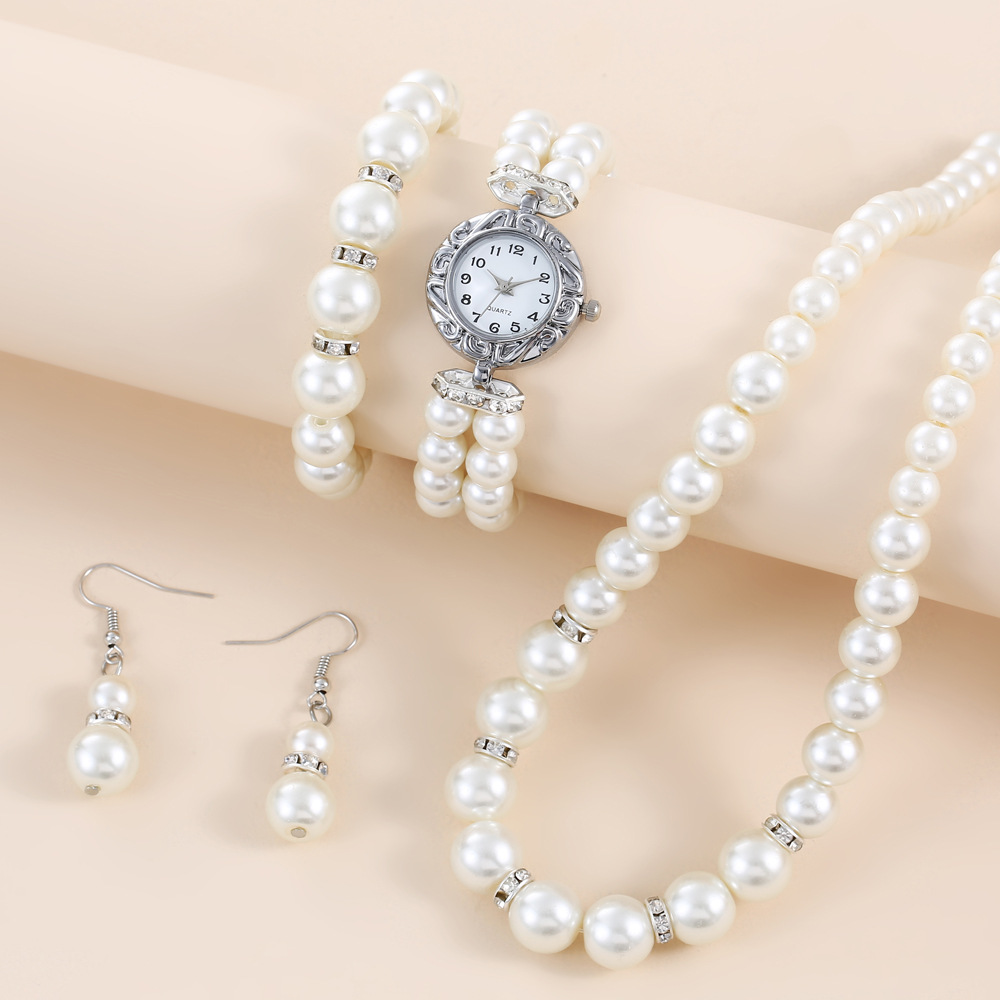 timanttiset naisten kellot