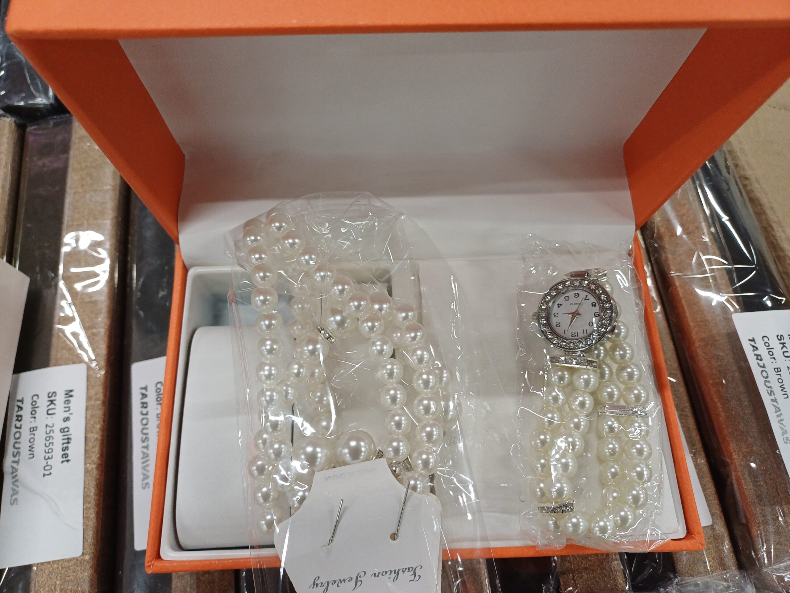 timanttiset naisten kellot